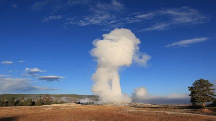 7-Day Yellowstone, Mt. Rushmore, Arches National Park, Coors Brewery Bus Tour from Los Angeles (1 Night in Canyon Lodge)